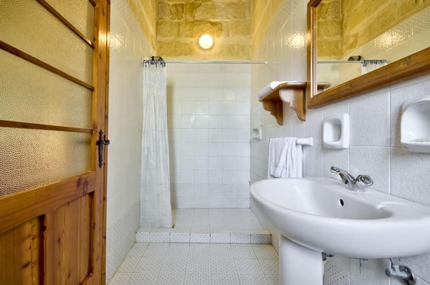 Farmhouse Razzett Cora Виктория Экстерьер фото